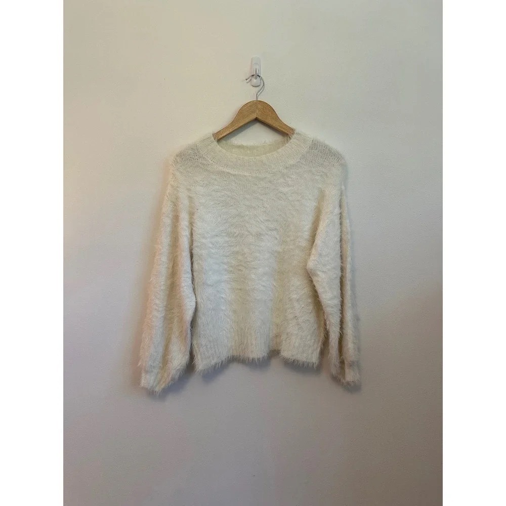 Elan Eyelash Knit‎ Off-White Crew Neck Fuzzy Sweater | Size Small